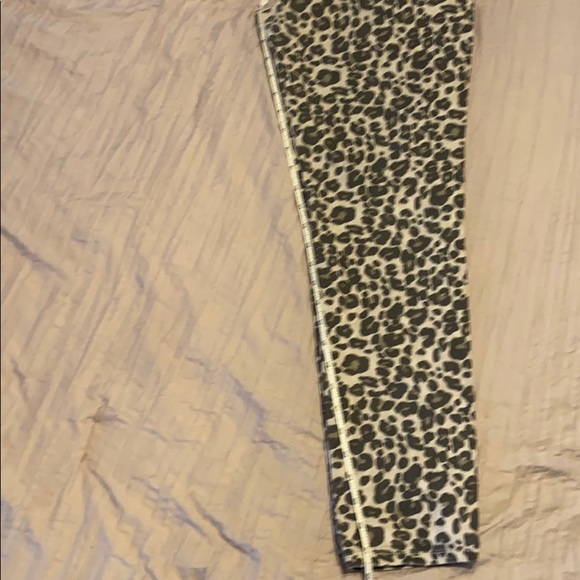 Ann Taylor loft leopard jeans size 4 - Picture 3 of 6